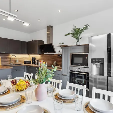 דירה Stylish & Relaxing Penthouse ~ Workspace ~ Parking