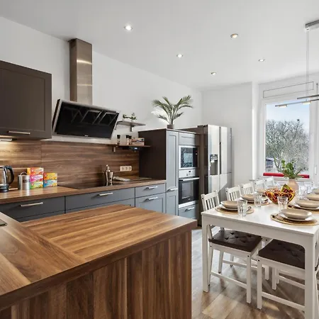 Stylish & Relaxing Penthouse ~ Workspace ~ Parking Appartement *