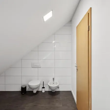 Stylish & Relaxing Penthouse ~ Workspace ~ Parking גלזנקירכן
