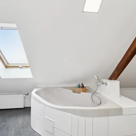 Stylish & Relaxing Penthouse ~ Workspace ~ Parking *