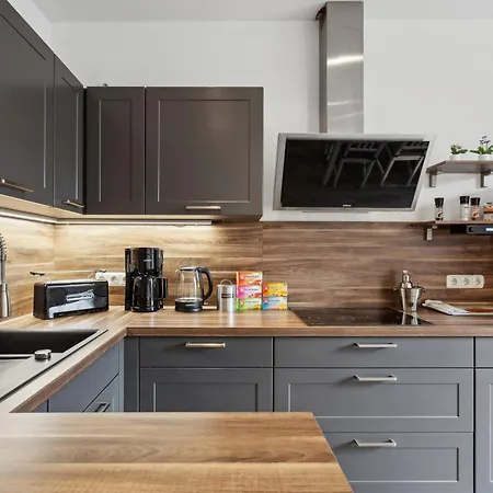 Stylish & Relaxing Penthouse ~ Workspace ~ Parking גלזנקירכן