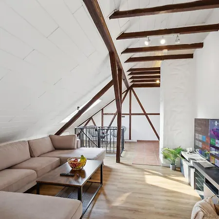 Stylish & Relaxing Penthouse ~ Workspace ~ Parking דירה גלזנקירכן