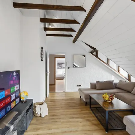 Stylish & Relaxing Penthouse ~ Workspace ~ Parking * גלזנקירכן