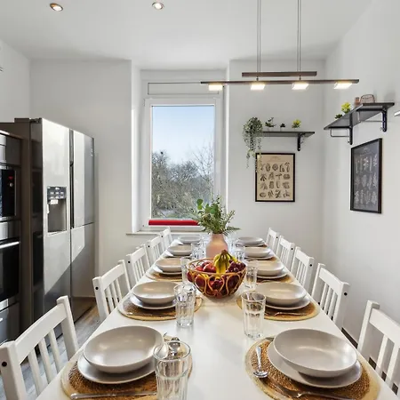 Stylish & Relaxing Penthouse ~ Workspace ~ Parking גלזנקירכן