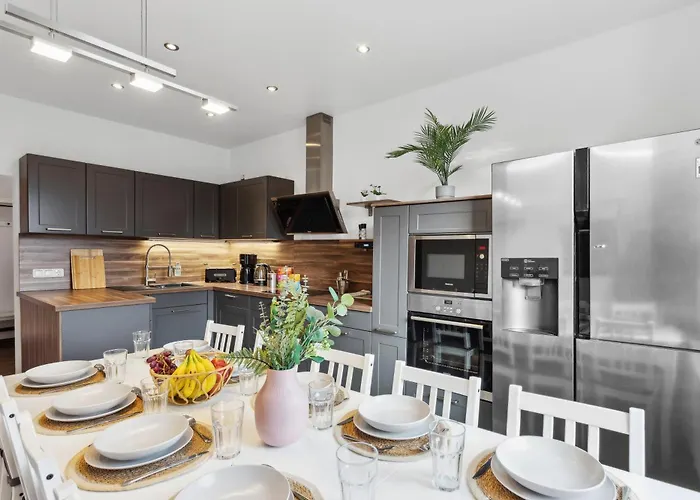 Daire Stylish & Relaxing Penthouse ~ Workspace ~ Parking