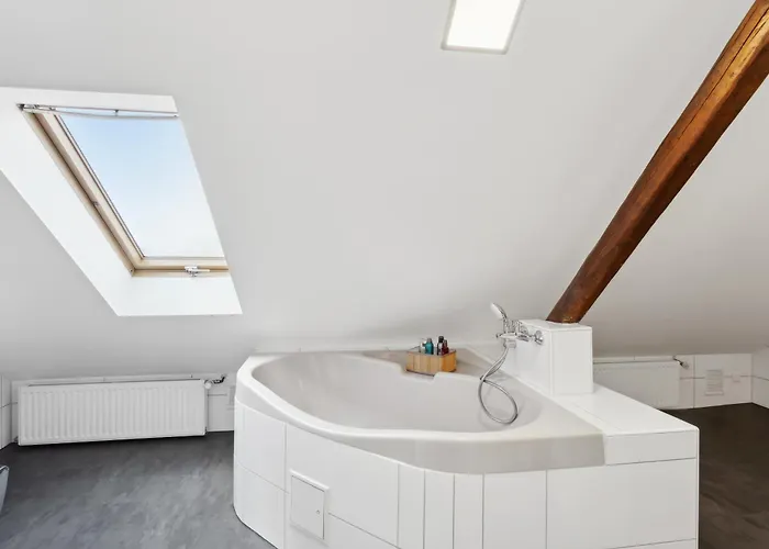 Stylish & Relaxing Penthouse ~ Workspace ~ Parking *